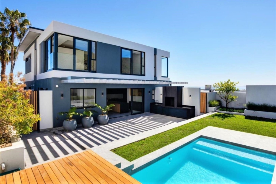 4 Bedroom Property for Sale in Fresnaye Western Cape